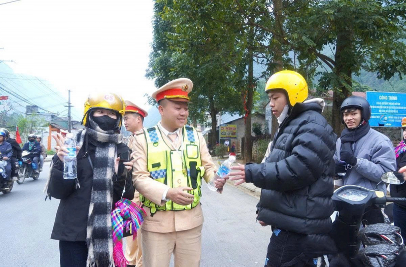 Giữ nhịp du xuân an toàn trên những cung đường cao nguyên -0