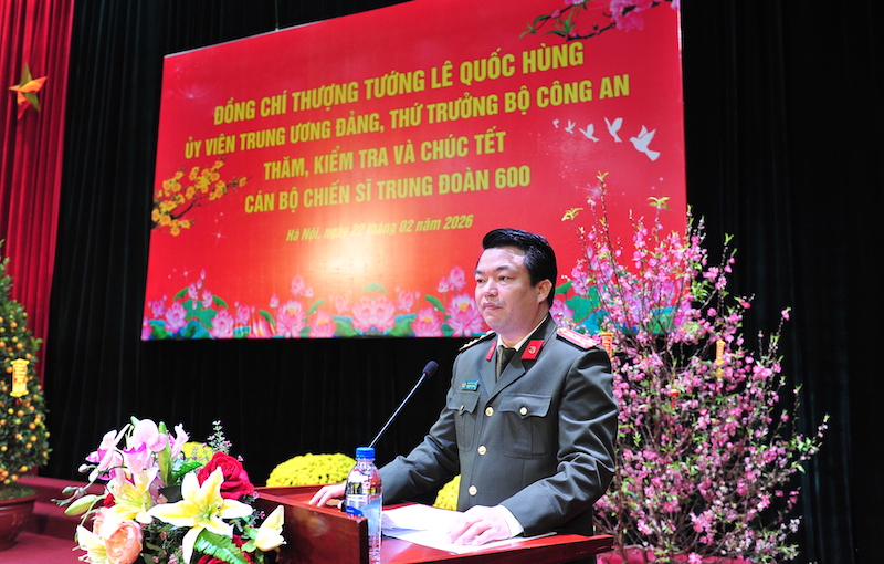 Thứ trưởng Lê Quốc Hùng kiểm tra công tác trực Tết, chúc Tết cán bộ, chiến sĩ Công an Thủ đô -0
