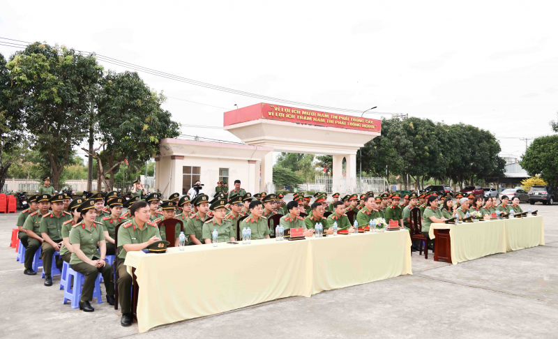 Phát động “Tết trồng cây” trong Công an TP Cần Thơ -0