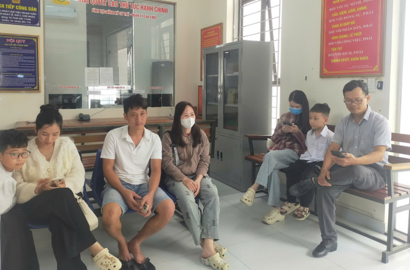 Xuyên Tết phục vụ người dân làm căn cước, định danh điện tử -0