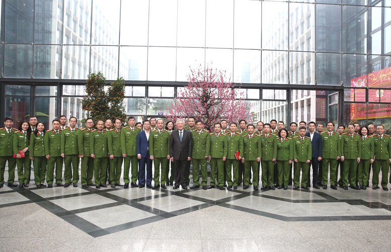 Phó Thủ tướng Thường trực Nguyễn Hòa Bình thăm, chúc Tết CBCS Cục CSĐT tội phạm về tham nhũng, kinh tế, buôn lậu -0