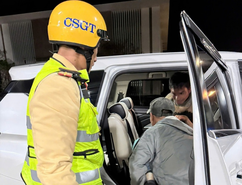 Lan tỏa hình ảnh đẹp của Công an Lâm Đồng dịp Tết -0