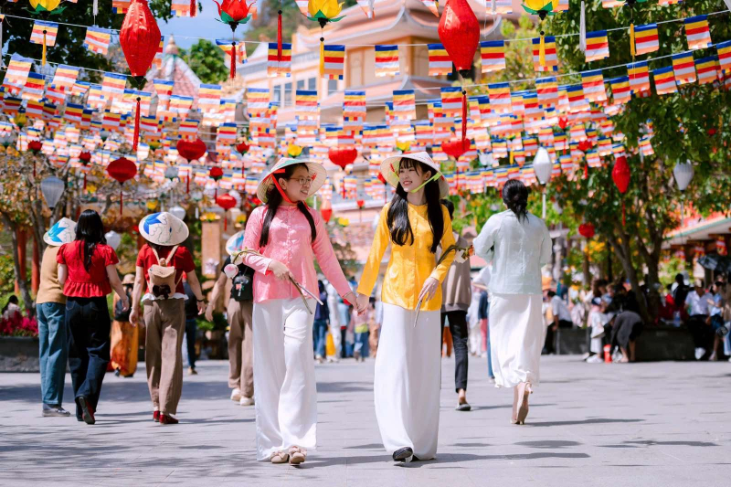 Từ đỉnh cao Fansipan đến Đảo Ngọc Phú Quốc: Một kỳ nghỉ Tết lịch sử của ngành du lịch Việt -0