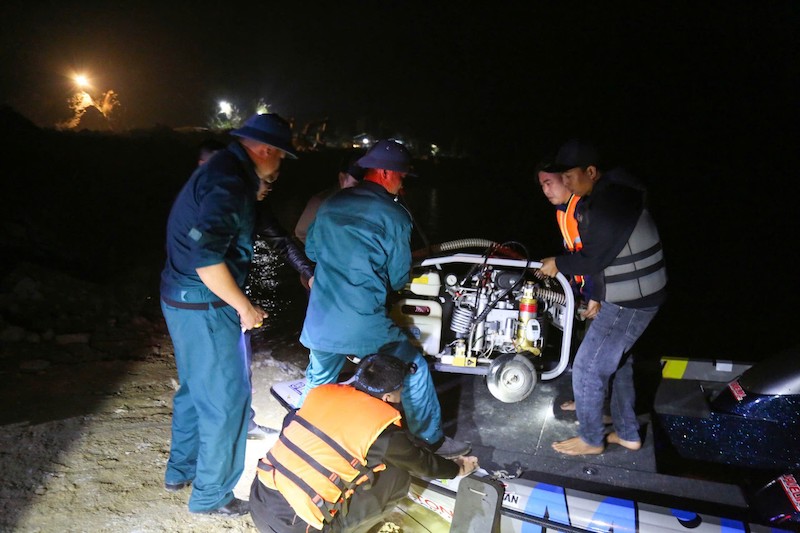 500 người gồm Công an, Quân đội, người dân đang tích cực tìm kiếm 6 nạn nhân bị mất tích -1