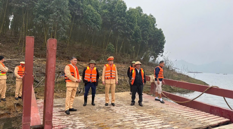 Tìm thấy nạn nhân thứ 2 trong vụ lật tàu chở khách ở hồ Thác Bà -2