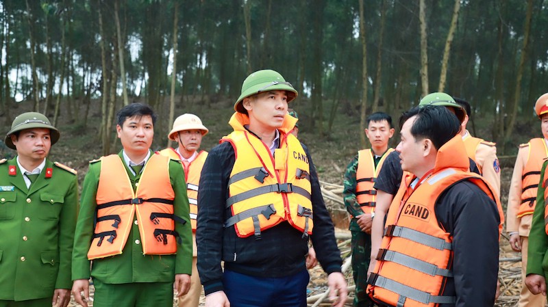 Tìm thấy nạn nhân cuối cùng trong vụ lật thuyền hồ ở Thác Bà -0