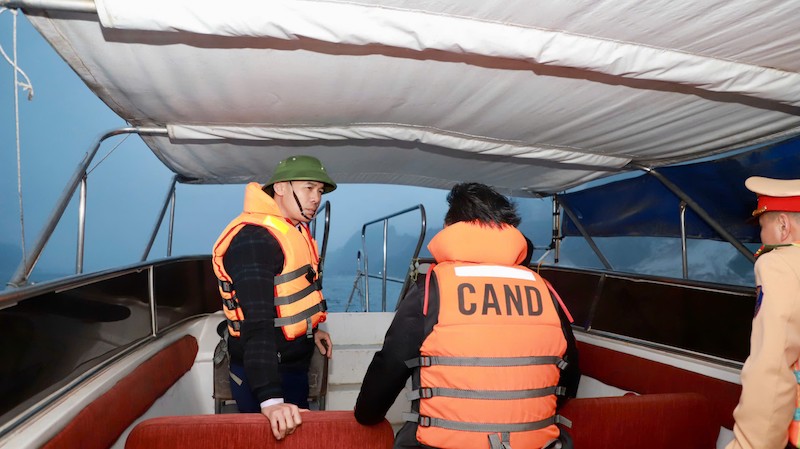 Tìm thấy nạn nhân cuối cùng trong vụ lật thuyền hồ ở Thác Bà -1