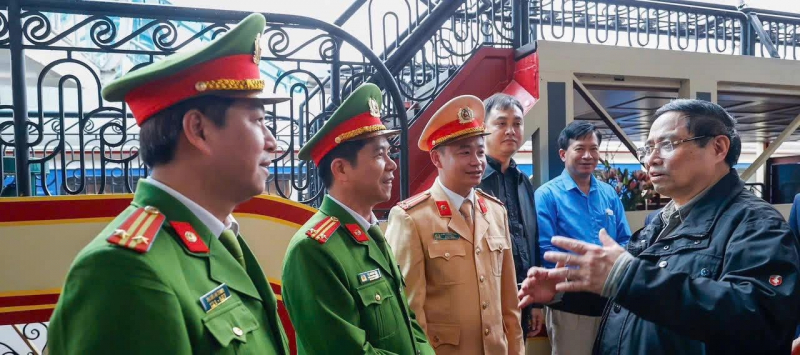 Thủ tướng Chính phủ Phạm Minh Chính thăm, động viên lực lượng CSGT tại Ga Hà Nội -0