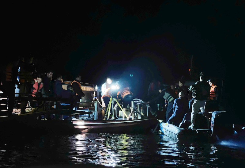 500 người gồm Công an, Quân đội, người dân đang tích cực tìm kiếm 6 nạn nhân bị mất tích -0