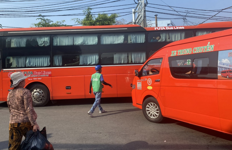 Phương tiện tăng cao ở các cửa ngõ thành phố nhưng không ùn ứ -0