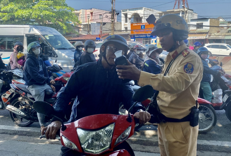 Phương tiện tăng cao ở các cửa ngõ thành phố nhưng không ùn ứ -0