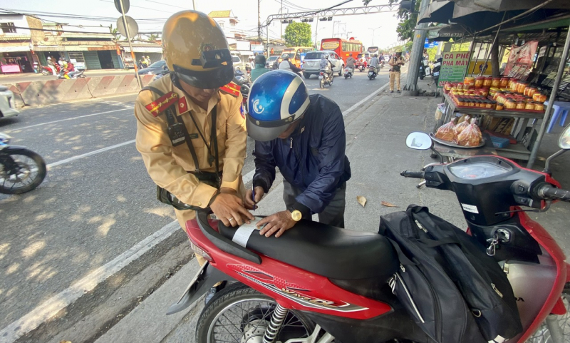 Phương tiện tăng cao ở các cửa ngõ thành phố nhưng không ùn ứ -1