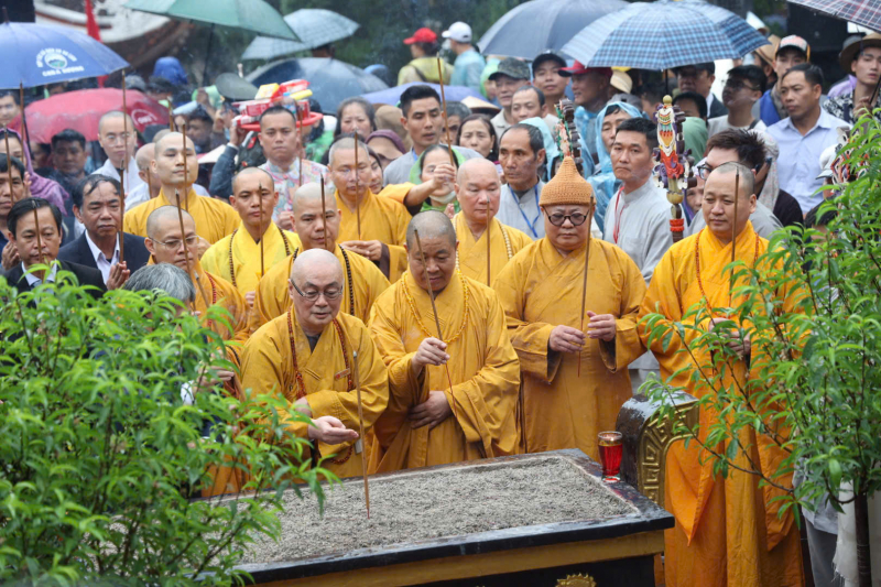 Tưng bừng khai hội Chùa Hương -0