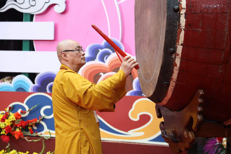 Tưng bừng khai hội Chùa Hương -0