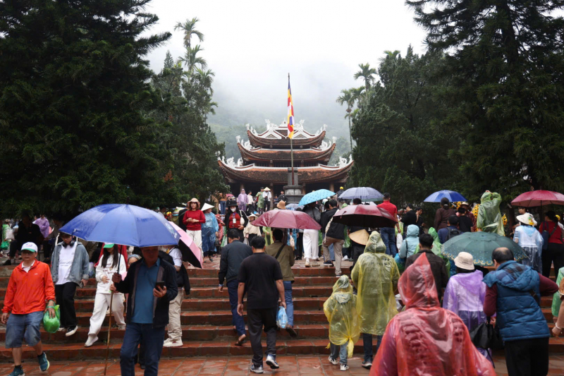 Tưng bừng khai hội Chùa Hương -1