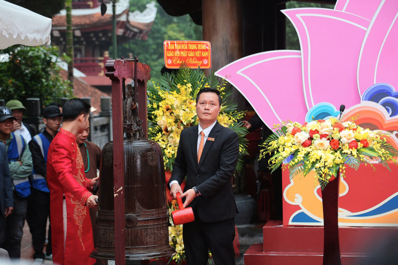 Tưng bừng khai hội Chùa Hương -1