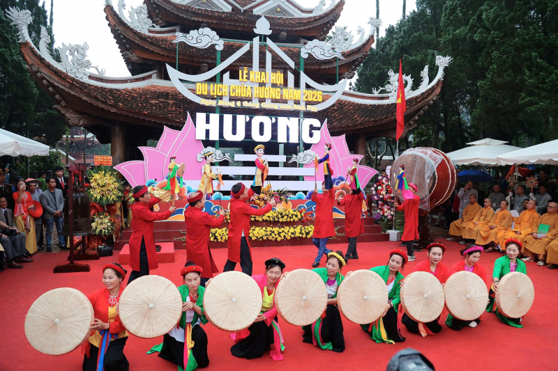 Tưng bừng khai hội Chùa Hương -0