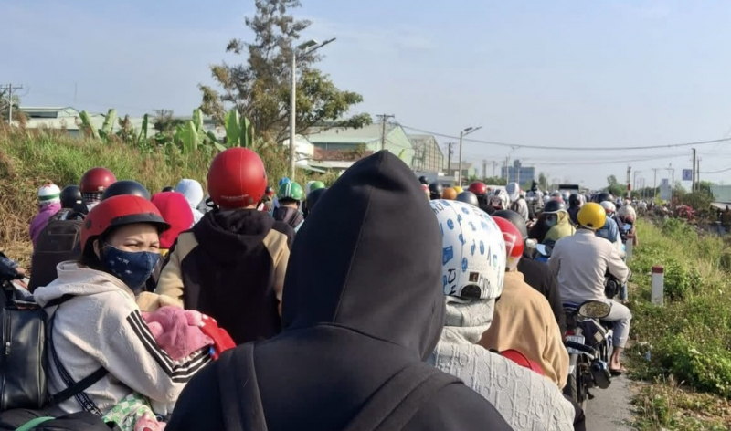 Người dân đội nắng chôn chân tại các tuyến quốc lộ qua địa phận tỉnh Tây Ninh -0