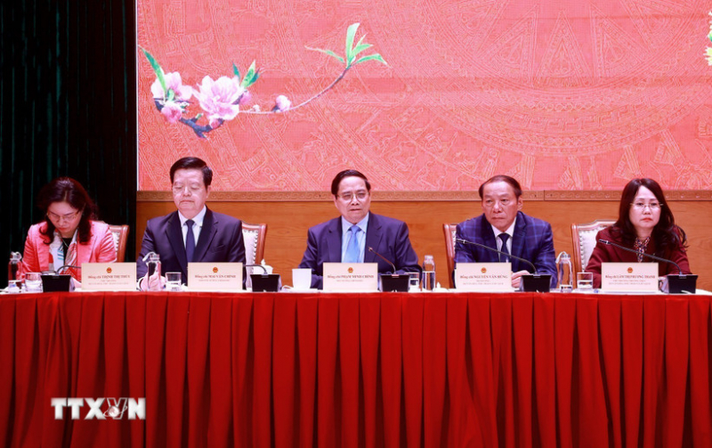 Thủ tướng gặp mặt nghệ sỹ, nhà báo, vận động viên tiêu biểu nhân dịp Năm Mới -0