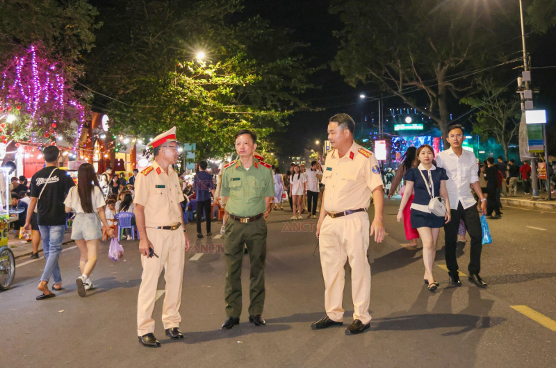 Công an TP Cần Thơ giải quyết trên 1.900 hồ sơ căn cước, tài khoản định danh điện tử dịp Tết Nguyên đán -0