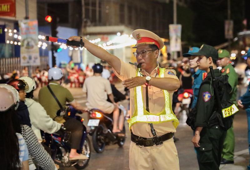 Công an TP Cần Thơ giải quyết trên 1.900 hồ sơ căn cước, tài khoản định danh điện tử dịp Tết Nguyên đán -1