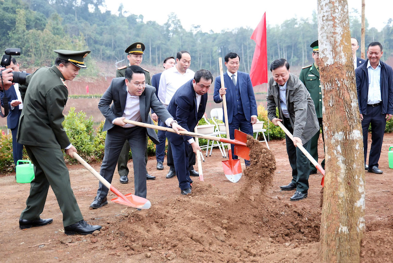 Chủ tịch nước Lương Cường dự và phát động “Tết trồng cây đời đời nhớ ơn Bác Hồ xuân Bính Ngọ năm 2026” tại tỉnh Lào Cai -0