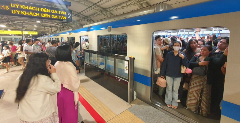 Phối hợp đảm bảo an toàn trong vận chuyển hơn nửa triệu lượt hành khách đi Metro dịp Tết -0