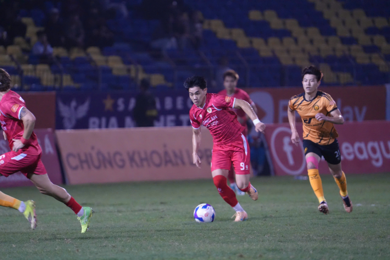 CLB Bóng đá Công an Hà Nội khẳng định bản lĩnh ứng viên vô địch sau màn ngược dòng tại Thanh Hóa -0