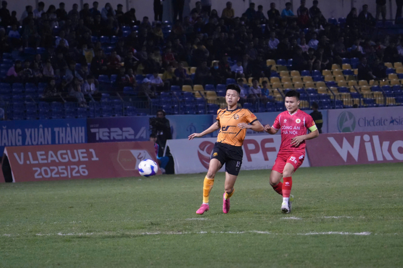 CLB Bóng đá Công an Hà Nội khẳng định bản lĩnh ứng viên vô địch sau màn ngược dòng tại Thanh Hóa -0