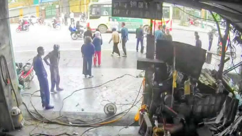 Nổ bình nén khí 1 người chết, 1 người bị thương -0