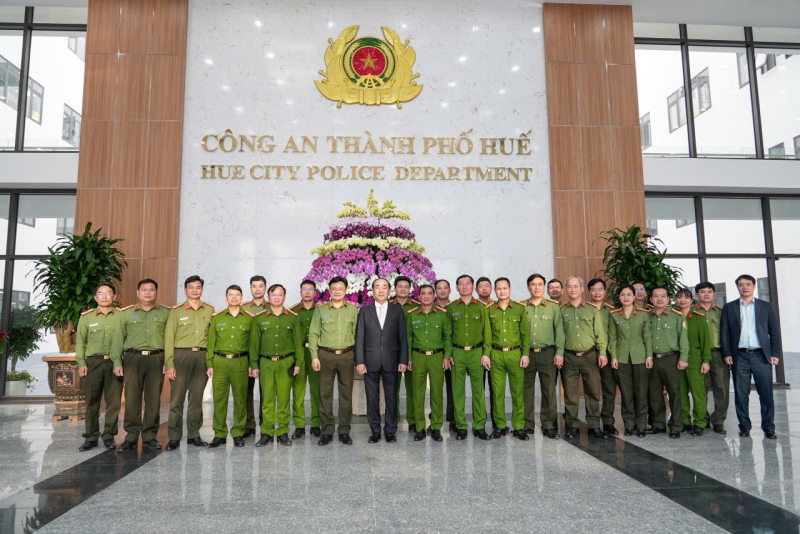 Thứ trưởng Trần Quốc Tỏ làm việc và thăm, chúc Tết Công an TP Huế -0