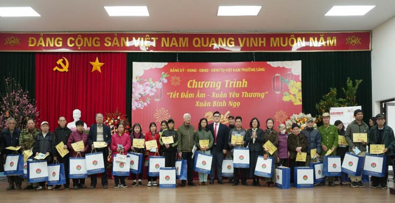 ROX Share mang Tết ấm đến hơn 2.300 hộ gia đình khó khăn -0