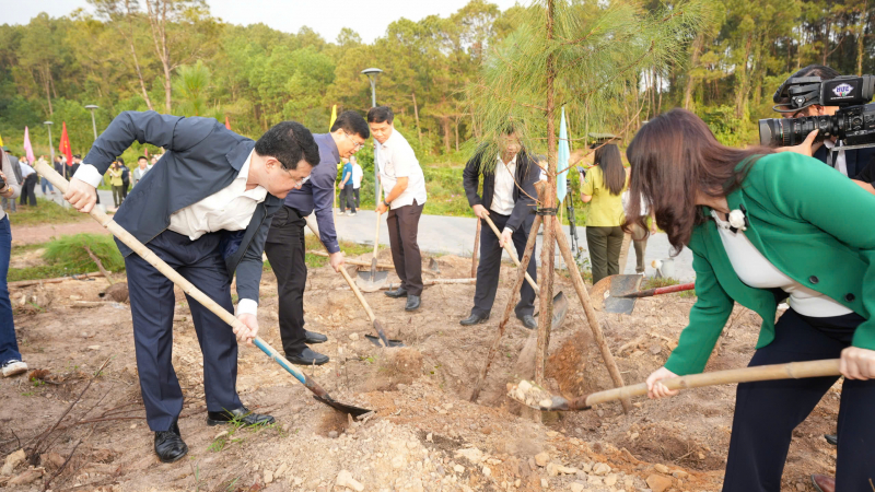 TP Huế phát động “Tết trồng cây đời đời nhớ ơn Bác Hồ”  -0