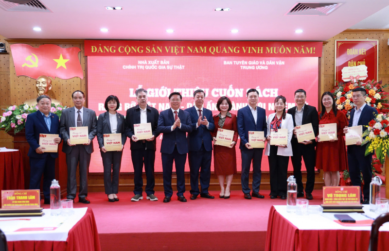 Ra mắt sách về những dấu ấn thành tựu nhiệm kỳ Đại hội XIII của Đảng -0