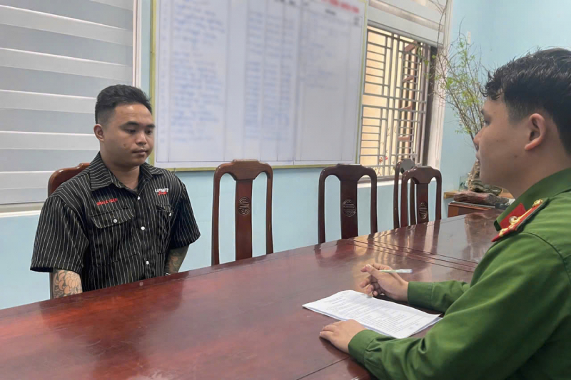 Người phụ nữ đánh rơi iPhone bị kẻ giả danh cán bộ Công an lừa đảo -0