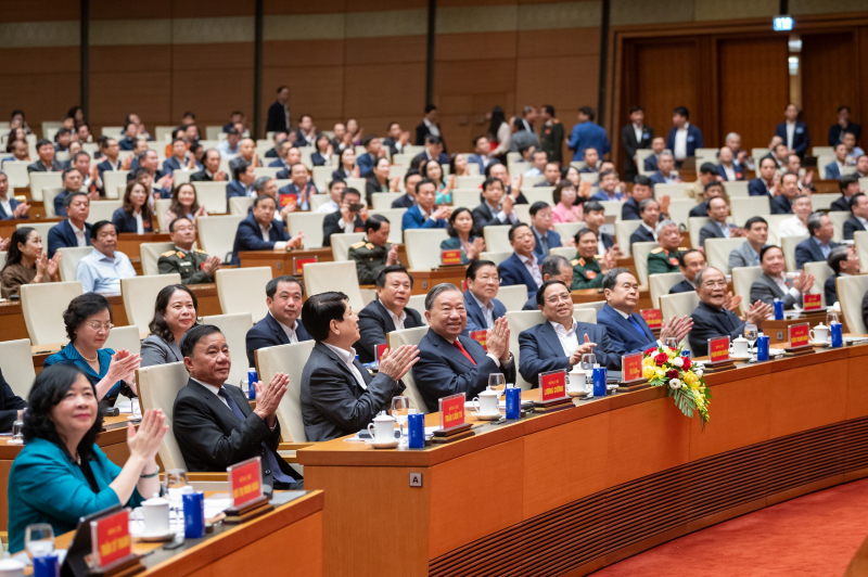 các đại biểu.jpg -0