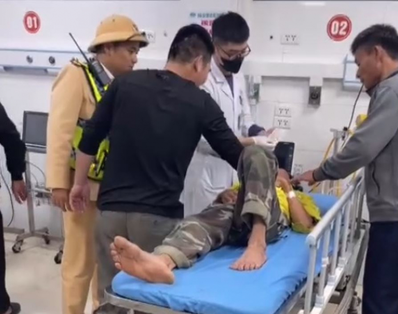 CSGT kịp thời hỗ trợ đưa người bệnh nguy kịch đi cấp cứu -0