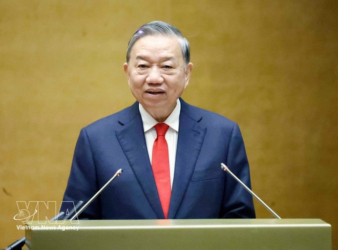 Party chief urges stronger material, spiritual internal capacity in new era -0