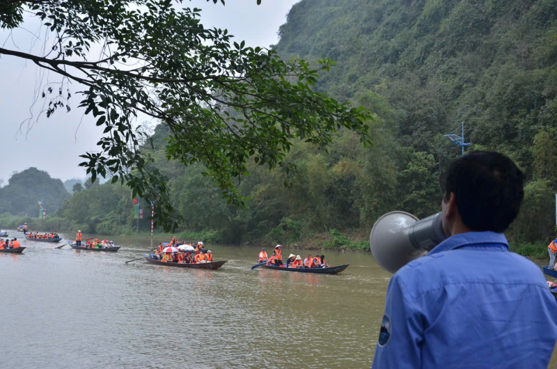 Kiên quyết yêu cầu du khách về Chùa Hương mặc áo phao khi đi đò -0