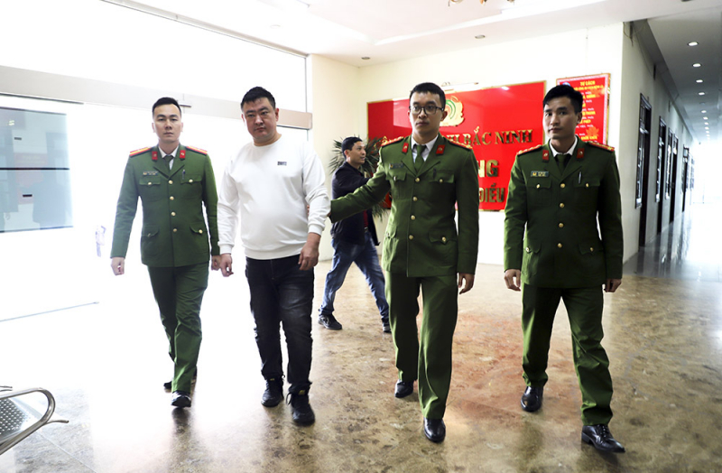 Xuân về theo bước chân anh -0