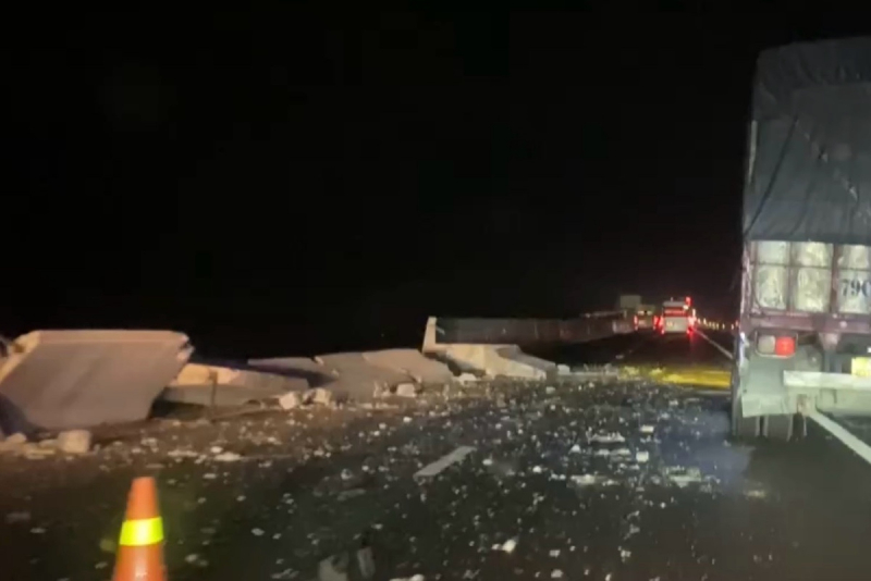 Cao tốc Phan Thiết - Dầu Giây ùn ứ sau 3 vụ va chạm liên tiếp -0