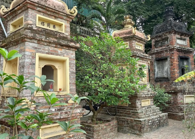 nhu-~ng tha´p co^- trong chu`a tie^u tho-` su- to^-.jpg -0