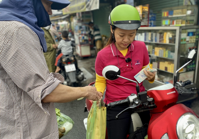 Chợ cá lóc nướng sực nức mùi ngày 