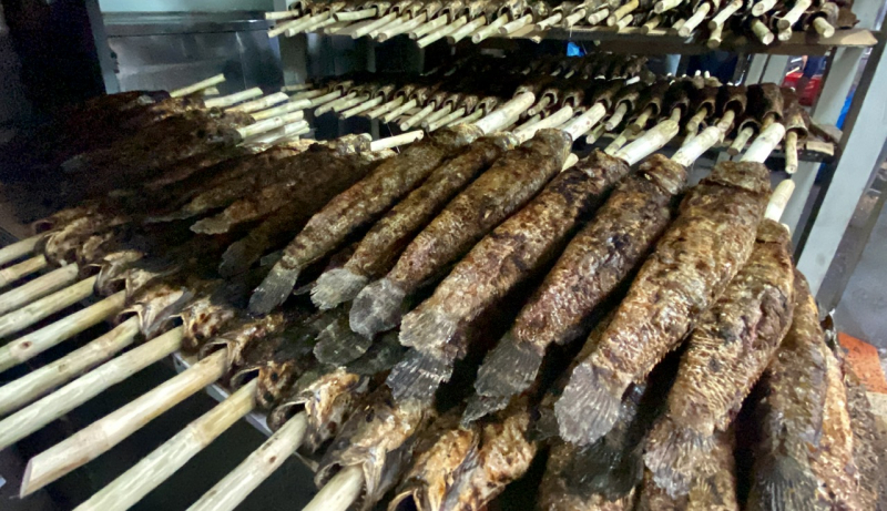 Chợ cá lóc nướng sực nức mùi ngày 