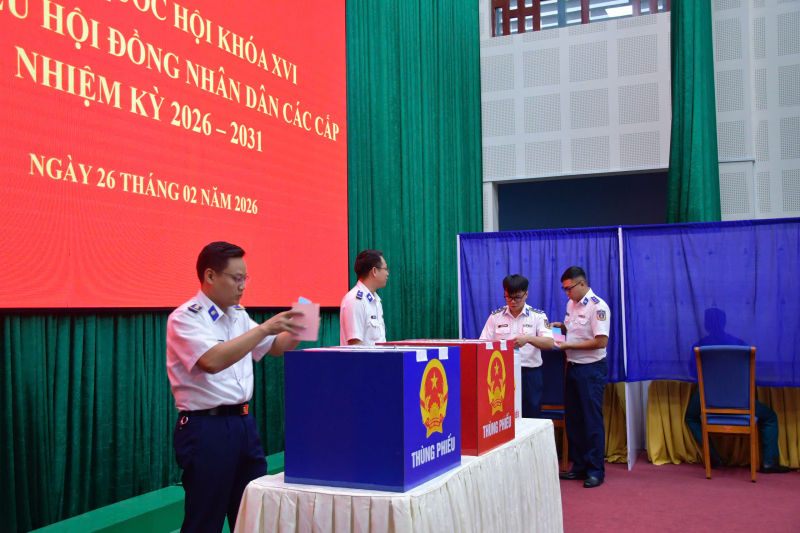 “Dù ở giữa biển, chúng tôi vẫn thực hiện đầy đủ quyền công dân” -9