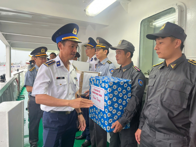 “Dù ở giữa biển, chúng tôi vẫn thực hiện đầy đủ quyền công dân” -0