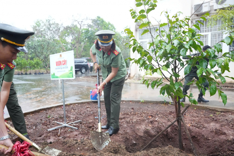 Công an TP Hồ Chí Minh phát động “Tết trồng cây đời đời nhớ ơn Bác Hồ”  -0