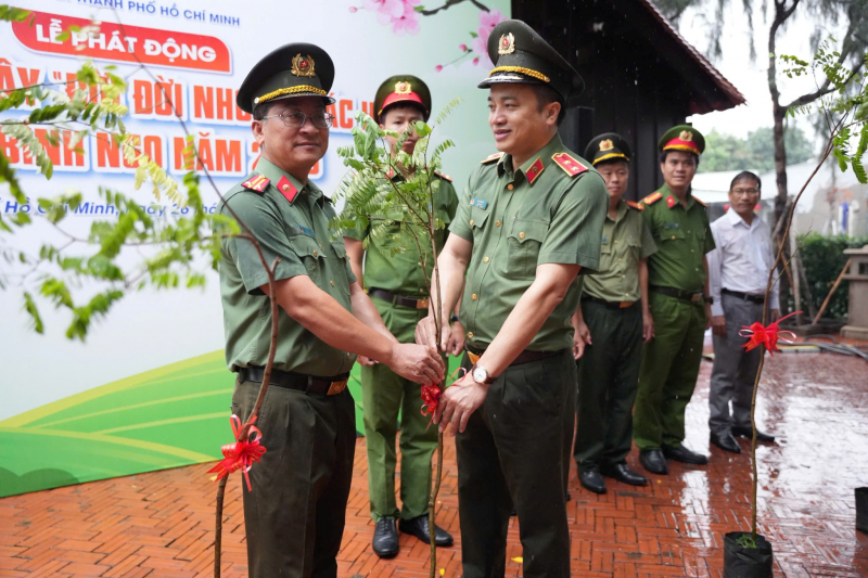 Công an TP Hồ Chí Minh phát động “Tết trồng cây đời đời nhớ ơn Bác Hồ”  -1