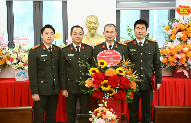 Báo Công an nhân dân chúc mừng Cục Y tế và Bệnh viện Y học cổ truyền - Bộ Công an -0