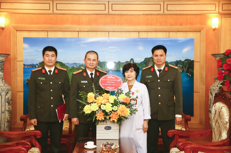 Báo Công an nhân dân chúc mừng Cục Y tế và Bệnh viện Y học cổ truyền - Bộ Công an -0